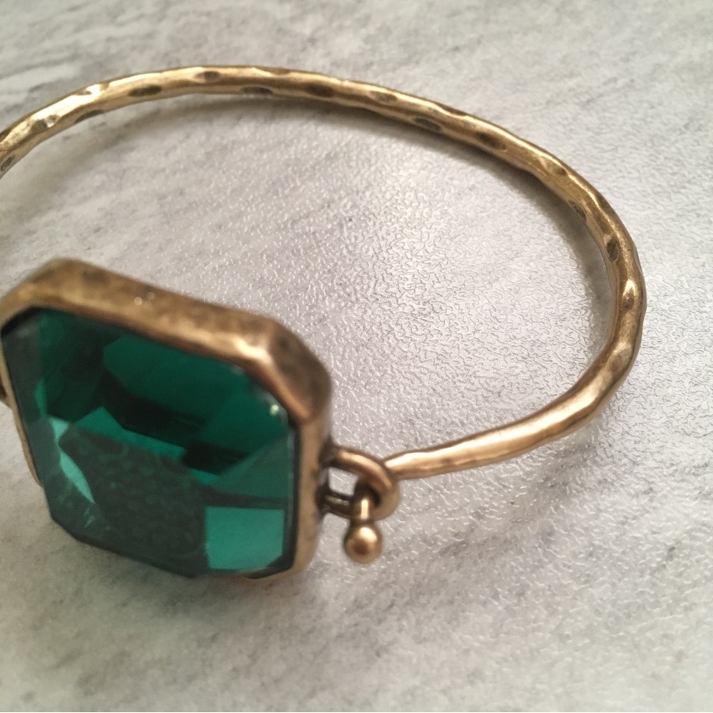 Bracelet with color stone